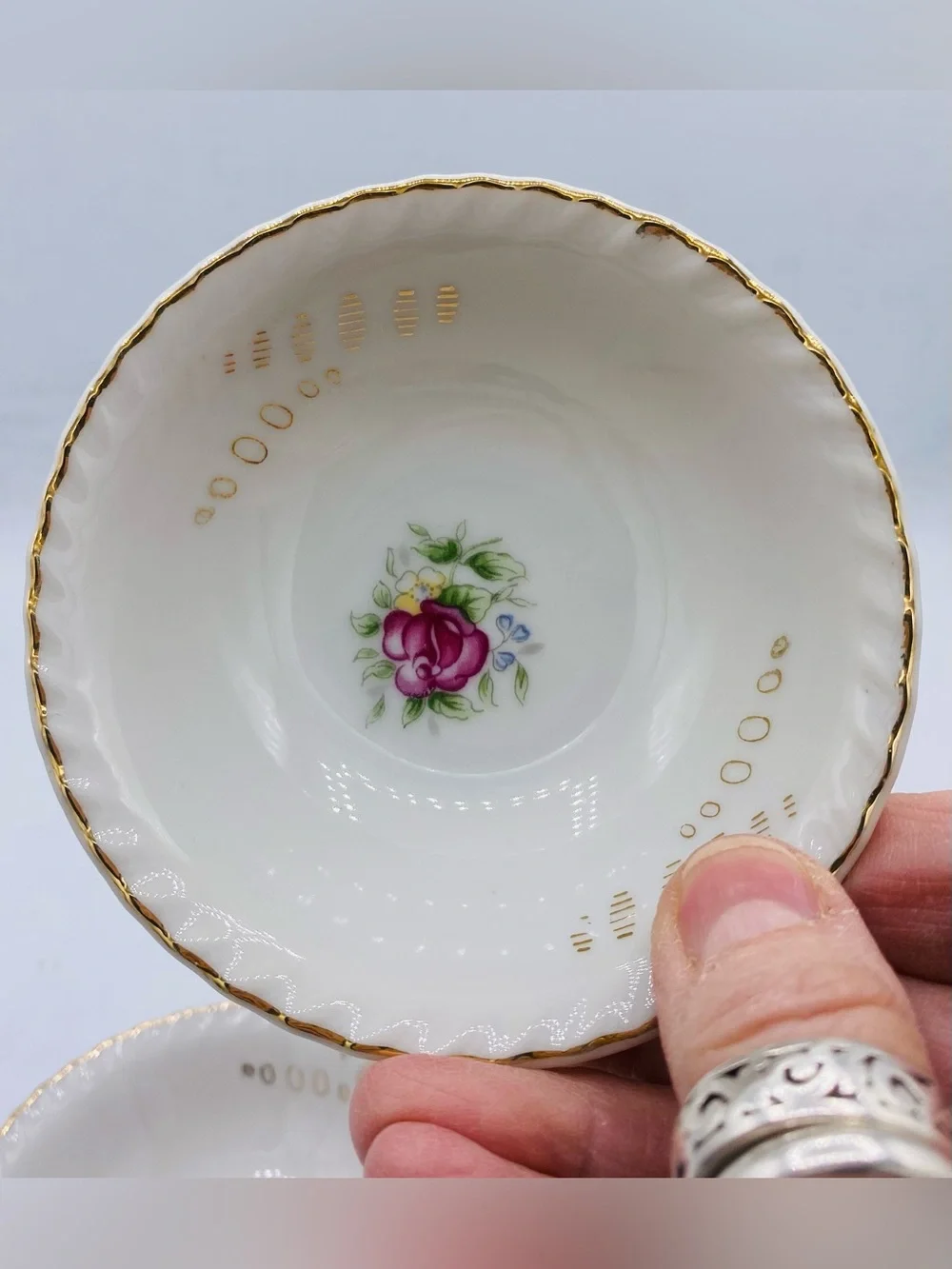 Vintage Homer Laughlin “Calirose” Pattern Gold Rim Small Dessert Bowls  (Set 4)